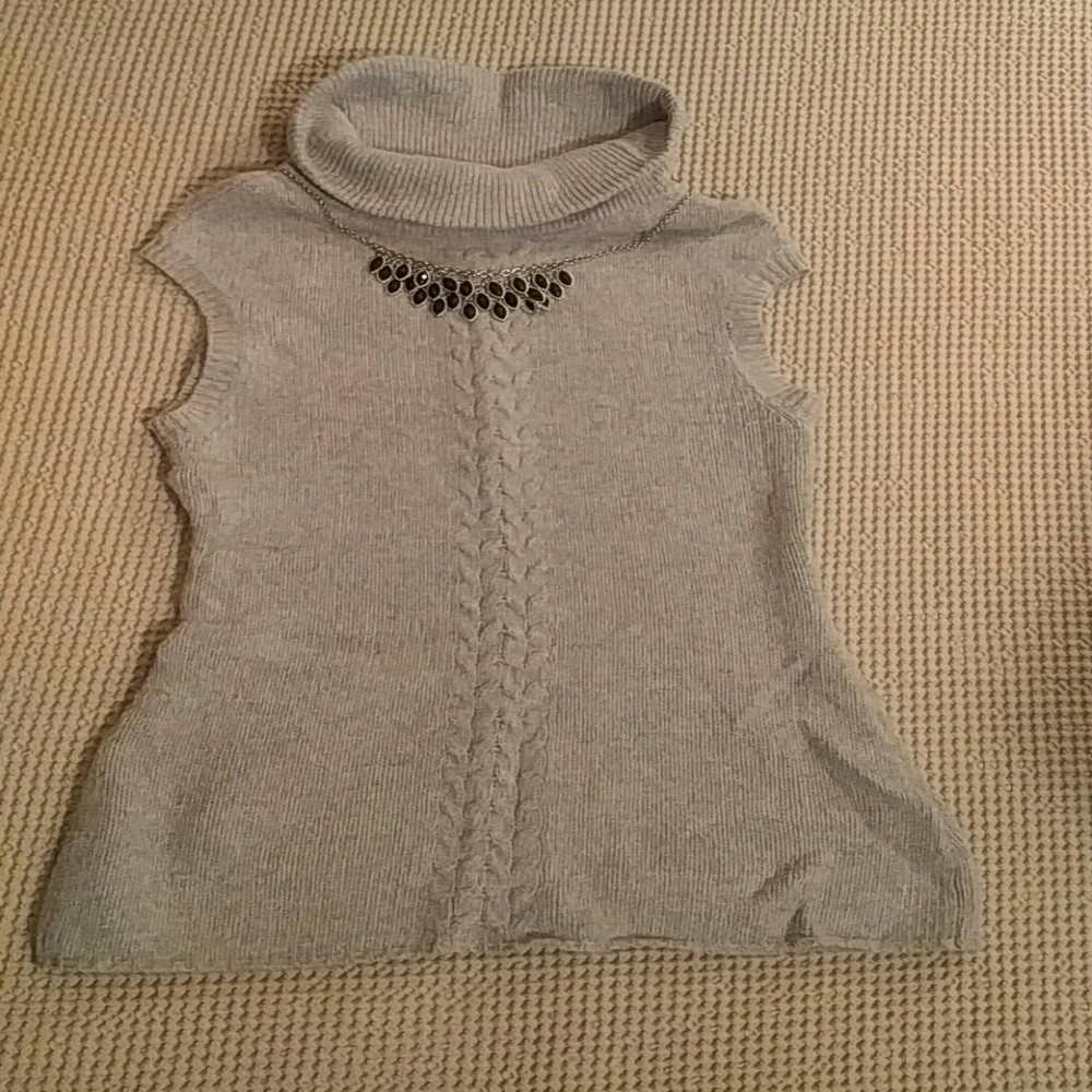 Sleeveless sweater vest